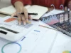 Preço ainda manda: por que o brasileiro compra fora mesmo com riscos